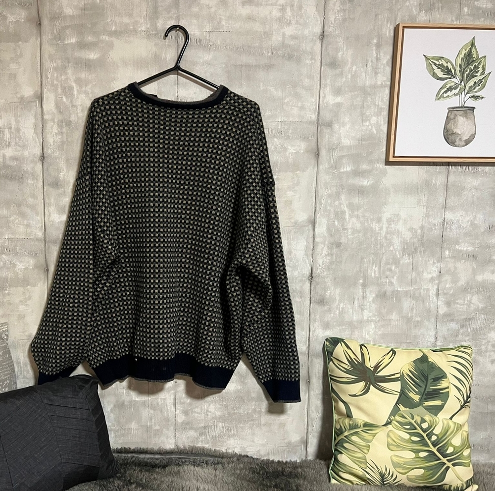 Men's sweater